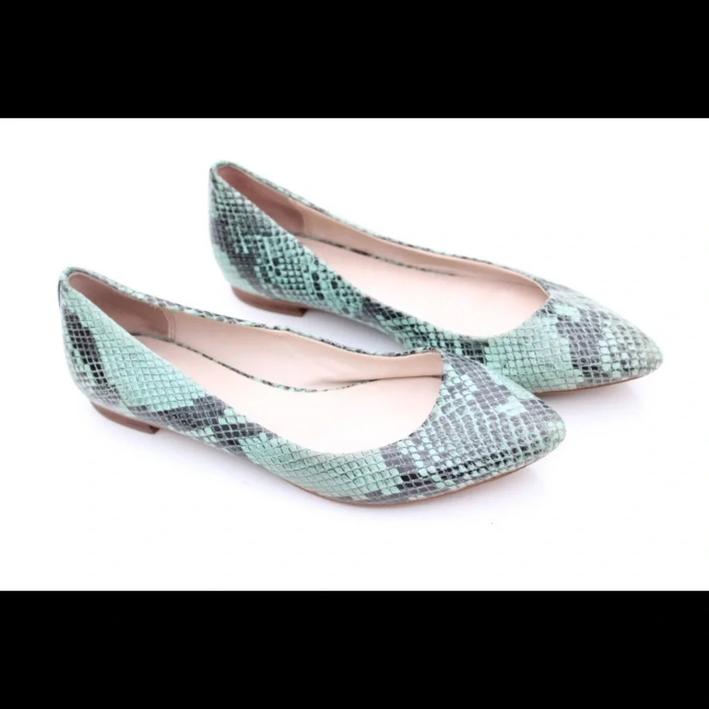 C. Wonder flats